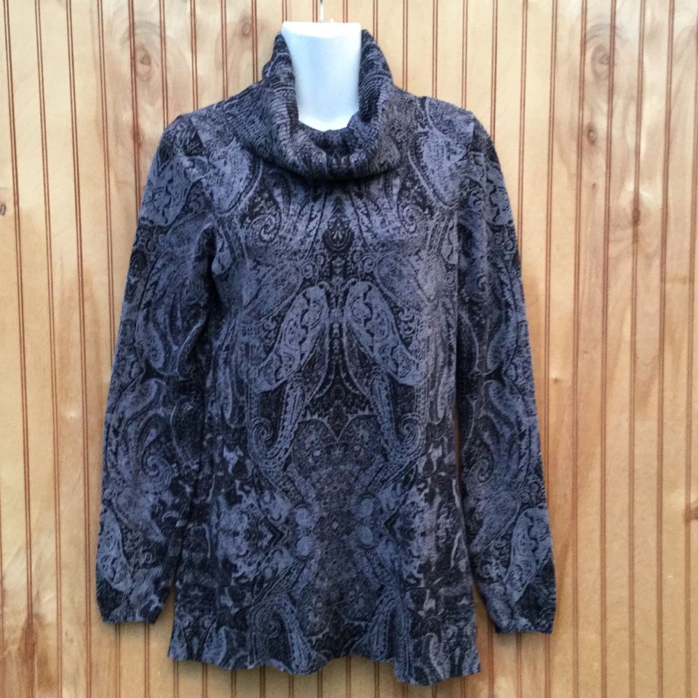 T Tahari Gray And Black Turtleneck S/P